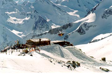 Станция 'Орлиное гнездо' на леднике