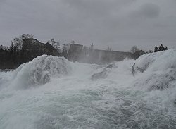 ... и вид с нее на Рейнский водопад